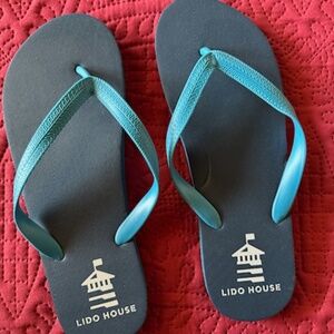 Lido flip flop, blue,  NEW  11 1/2